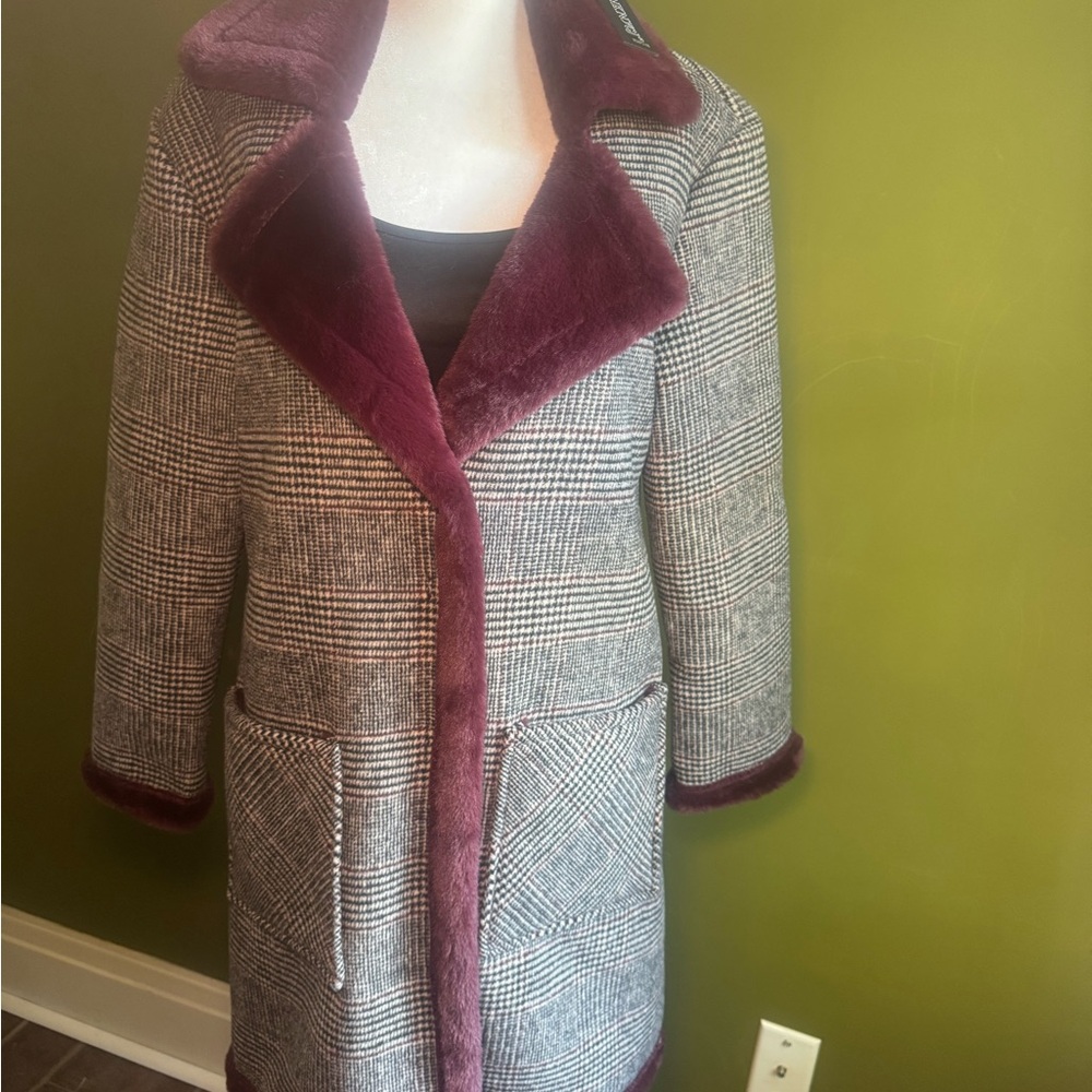 Blank NYC NWT 🫶 SZ XS Plaid long Coat with Burgundy Faux Fur Lining and Trim